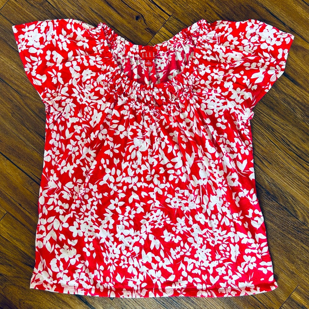 ELLE Women's Must Have Crinkle Floral Short Sleeve Shirt- NWOT